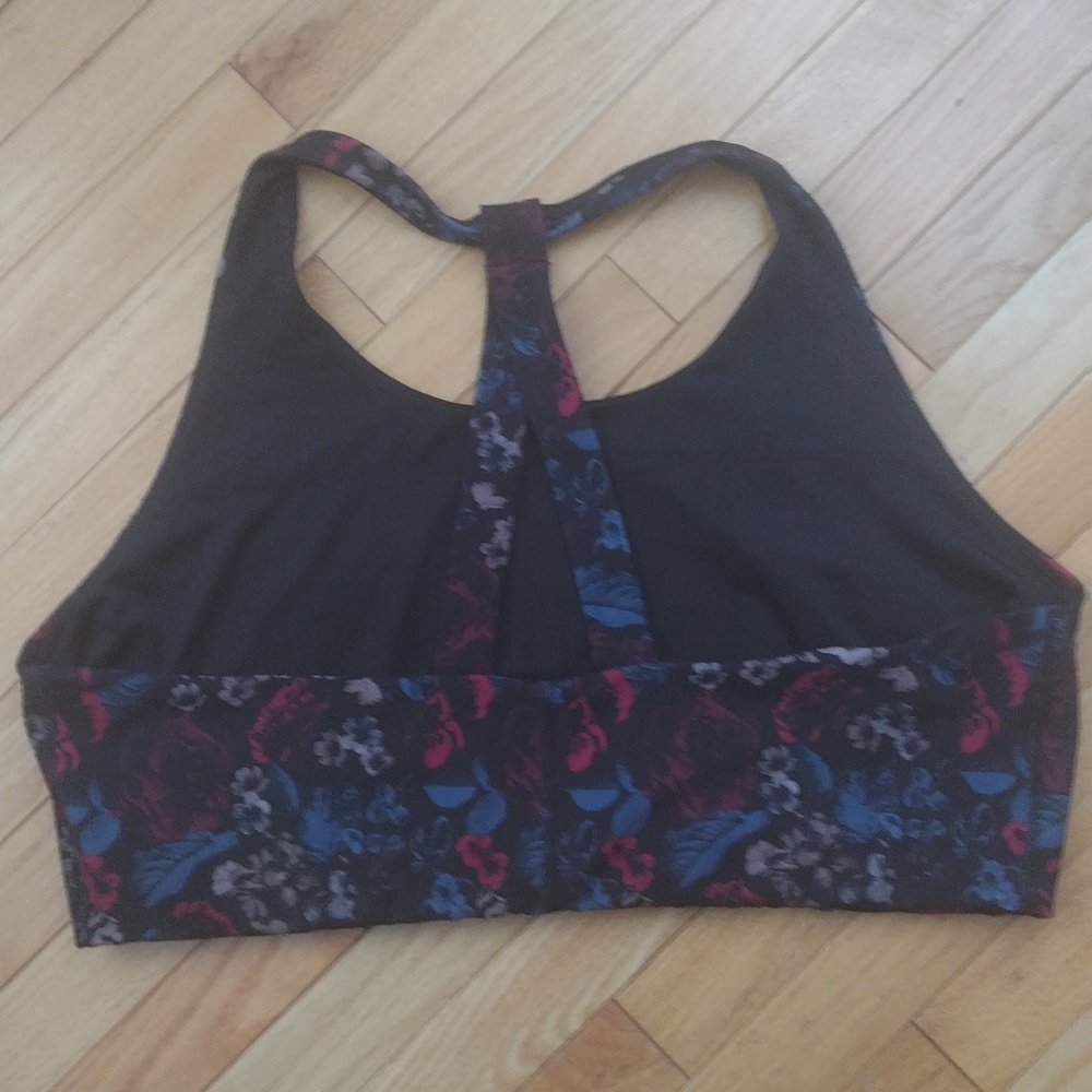 💫5/$25 Black floral V strap back stretchy sports bra - Picture 2 of 3